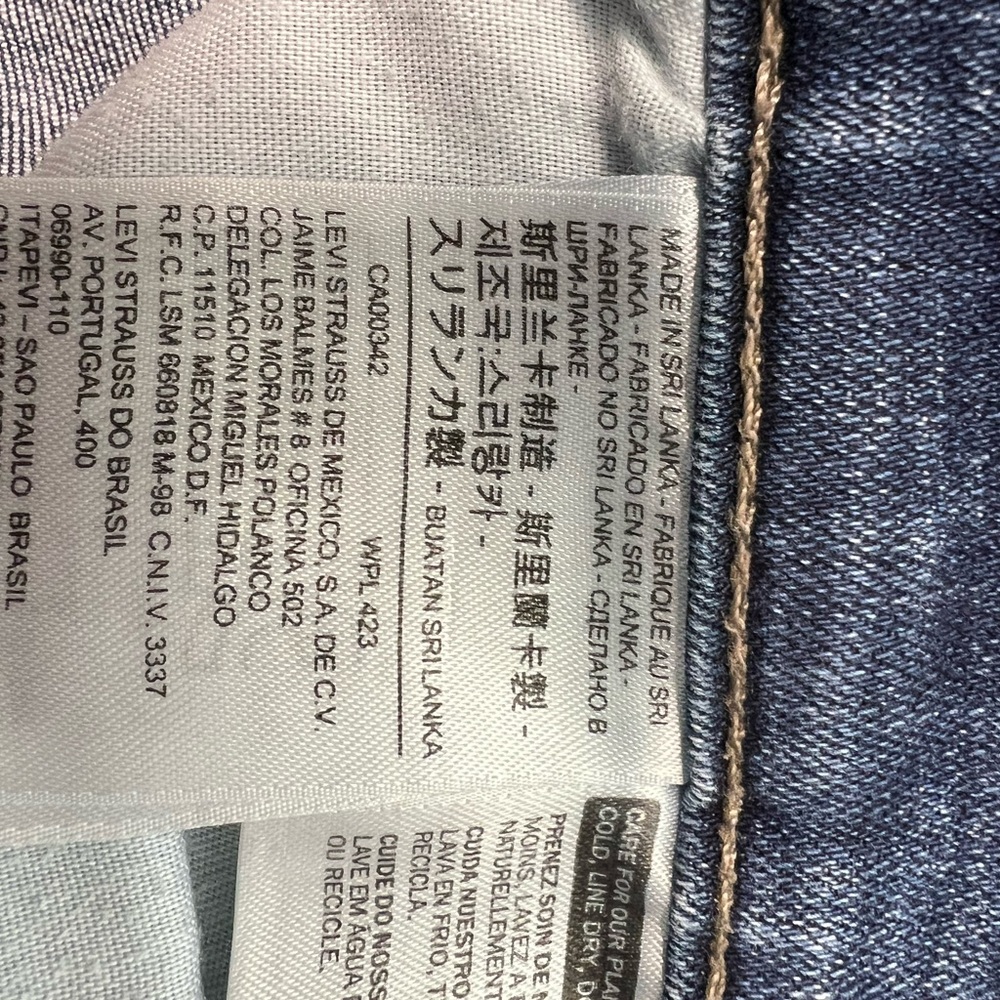 Women’s Levi Strauss & Co. Jeans. Slimming straight. W31/L32. Great condition. - Picture 7 of 7